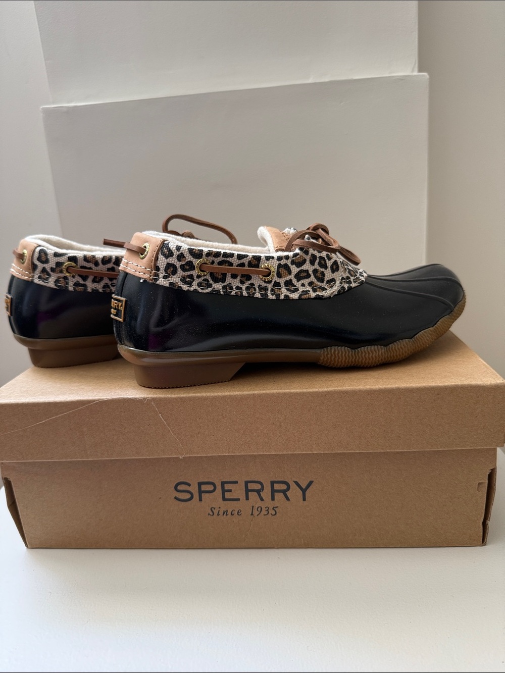 *NWT* Sperry Black and Leopard Print Duck Saltwater Shoe